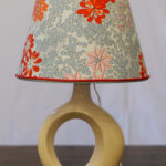 Lampada da tavolo ceramica craquè avorio con paralume in tessuto