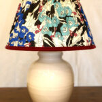 Lampada in ceramica lavorata a mano e paralume organza