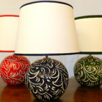 Lampade in ceramica intagliate a mano