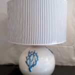 Lampada da tavolo decorata a mano